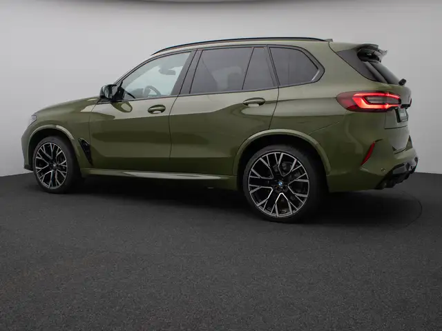BMW X5 M view 10