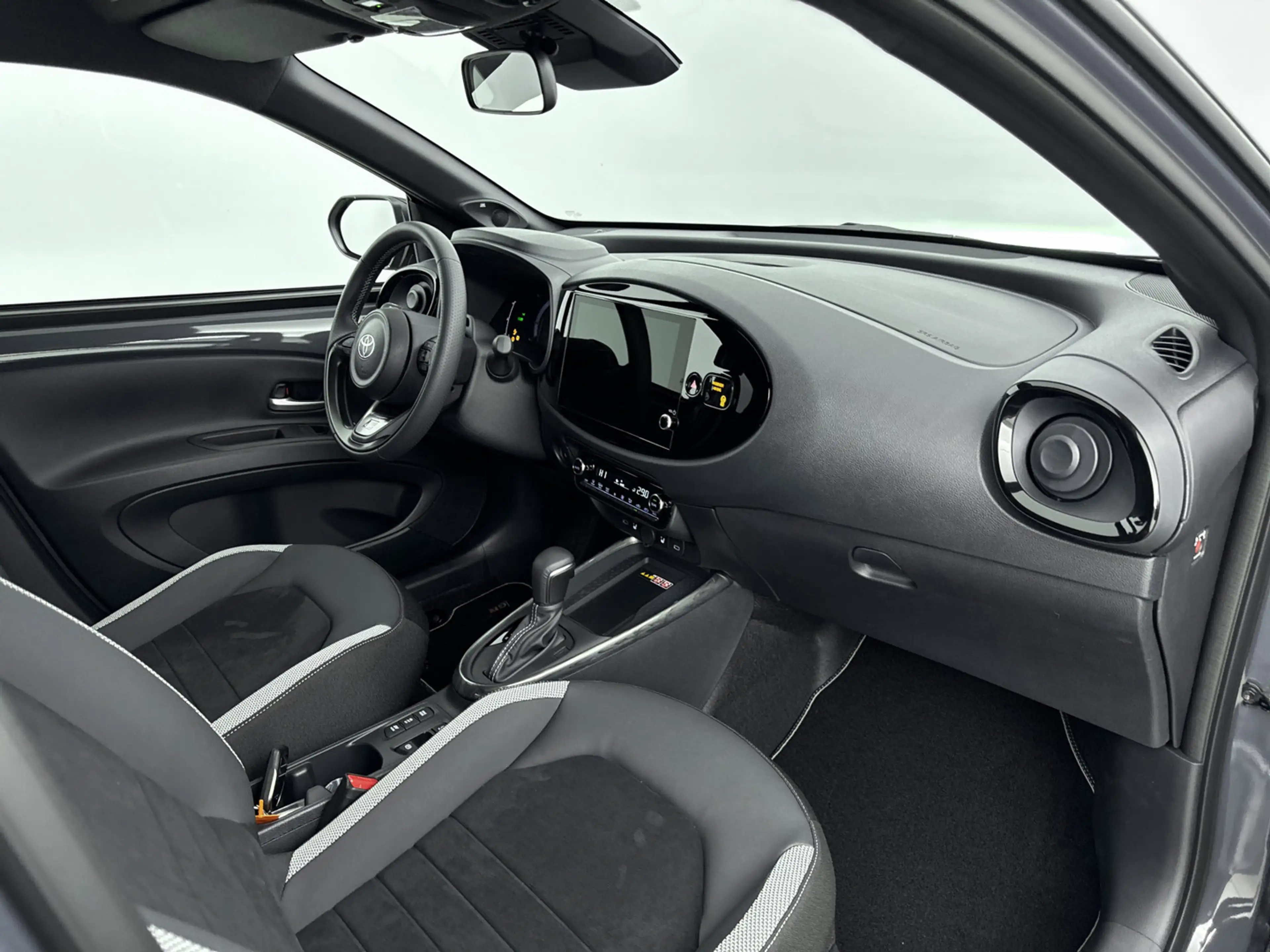 Toyota Aygo X Hybrid 115 GR Sport | NIEUWE AUTO | PRIJS INCLUSIE — photo 6
