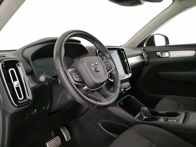 Volvo XC40 view 12