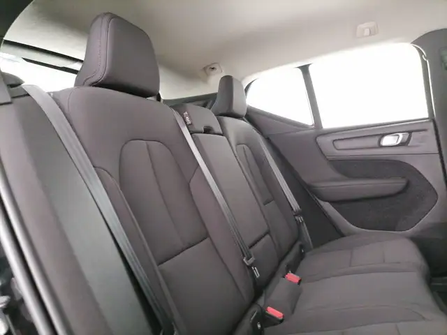 Volvo XC40 view 8