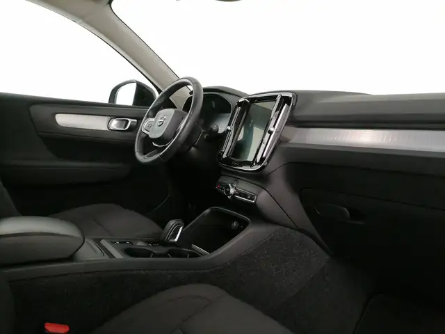 Volvo XC40 view 7