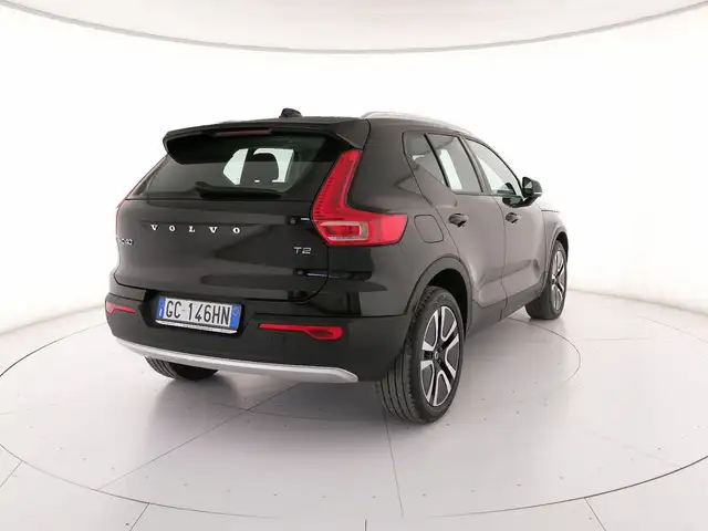 Volvo XC40 view 2