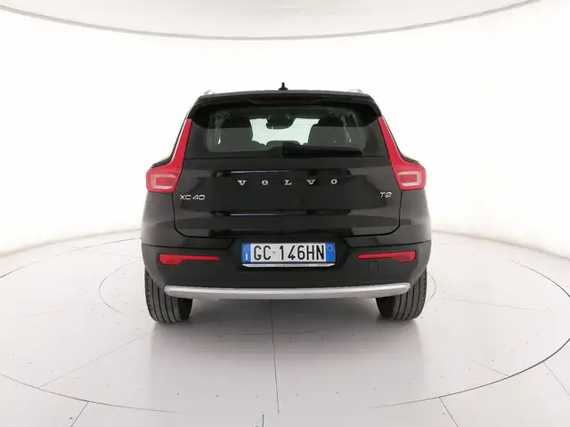 Volvo XC40 view 4