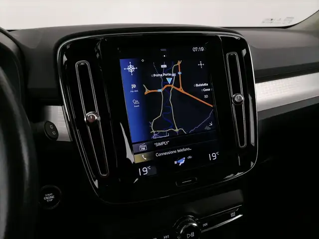 Volvo XC40 view 17