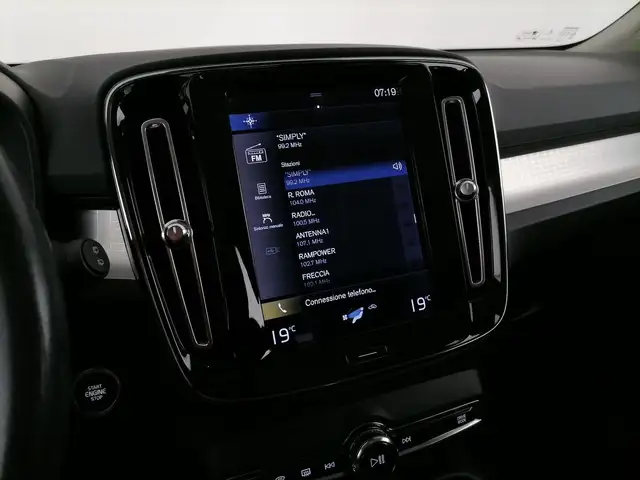 Volvo XC40 view 18