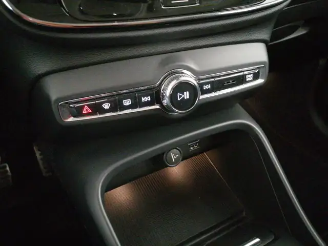 Volvo XC40 view 15