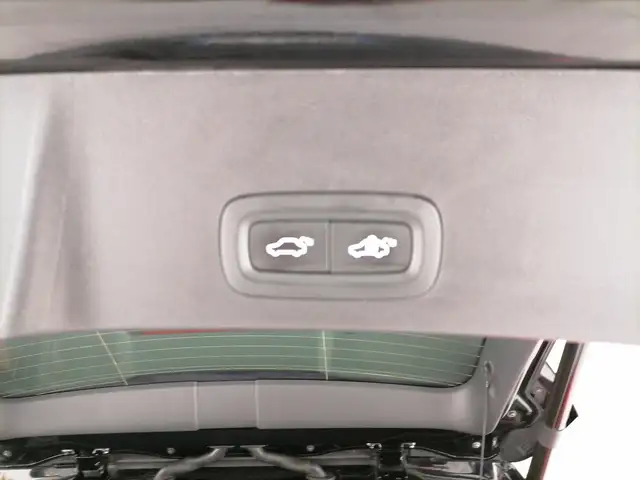 Volvo XC40 view 11