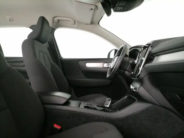 Volvo XC40 view 6