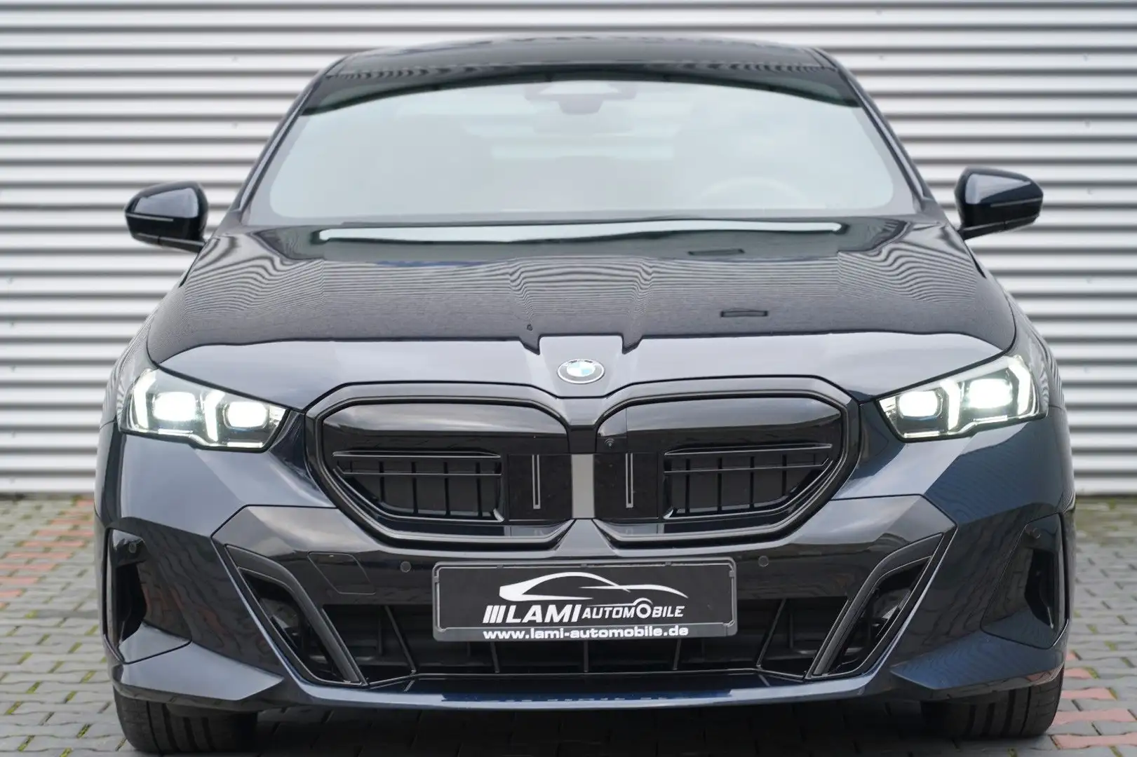 BMW 520 i M Sport PANO HEADUP 360 H&K AR Schwarz - 2