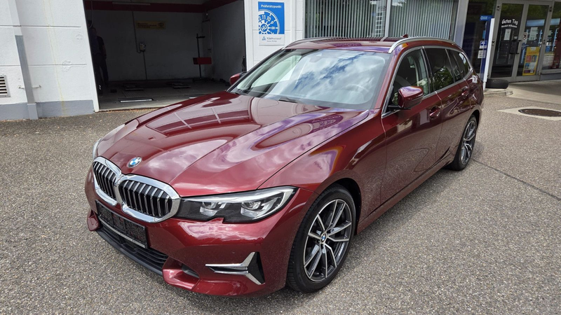 BMW 320 d Touring  xDrive Luxury Line NP: € 67.590,00