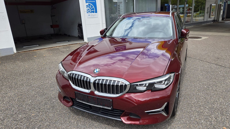 BMW 320 d Touring  xDrive Luxury Line NP: € 67.590,00 — photo 2