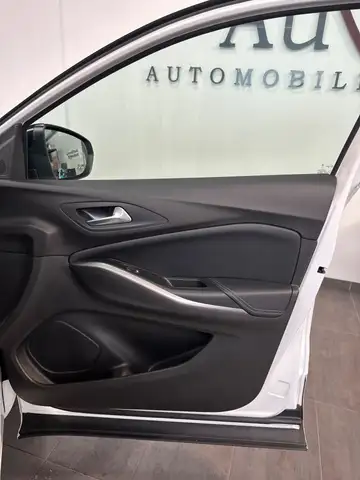 Opel Grandland X view 8