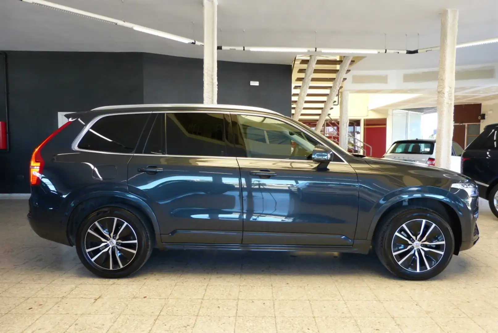 Volvo XC90 B5 Momentum Pro 7pl. AWD Aut. Nero - 2
