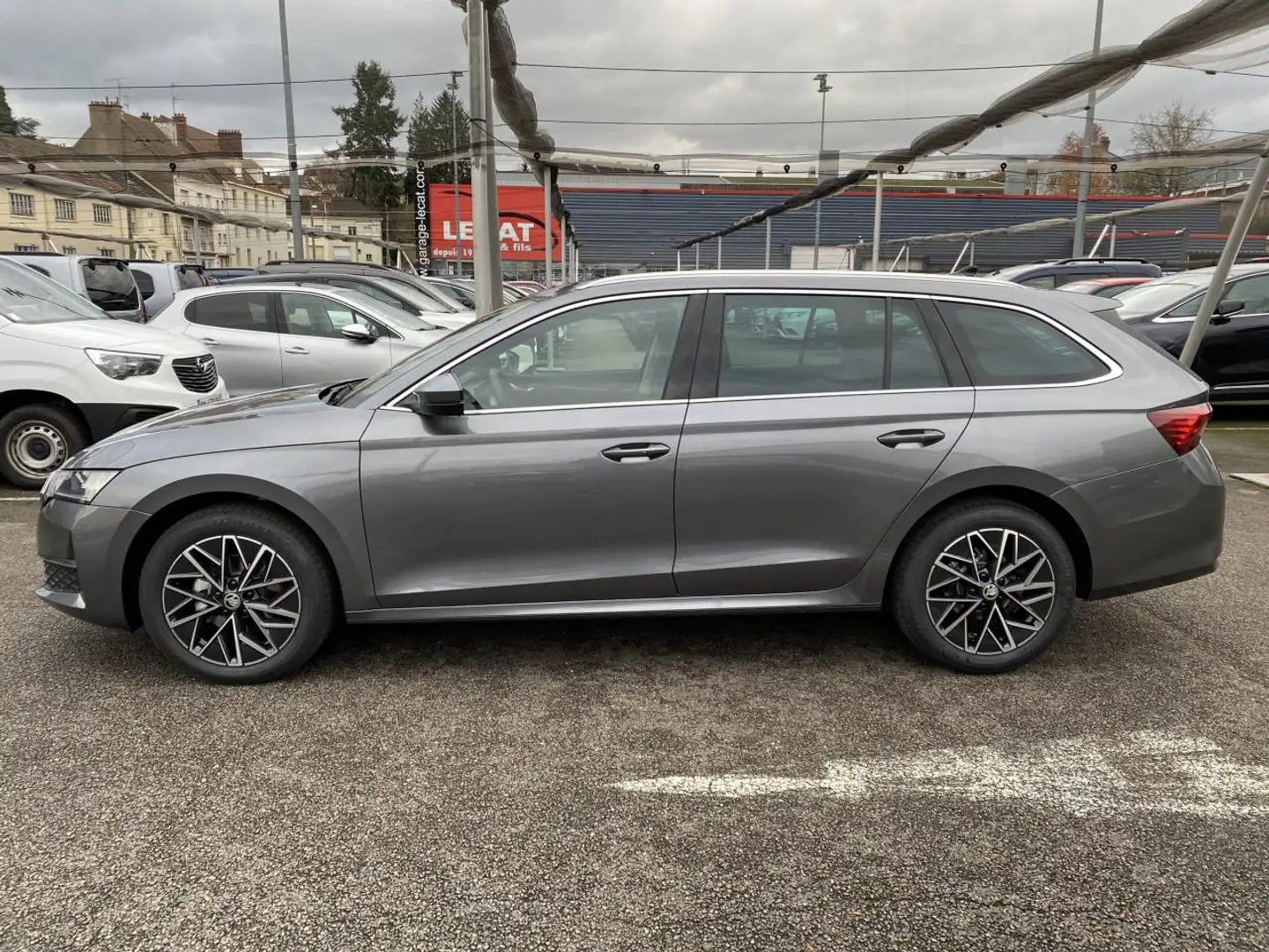 Skoda Octavia IV (2) COMBI 2.0 TDI 150 SELECTION DSG7 PACK CONFO Gris - 2