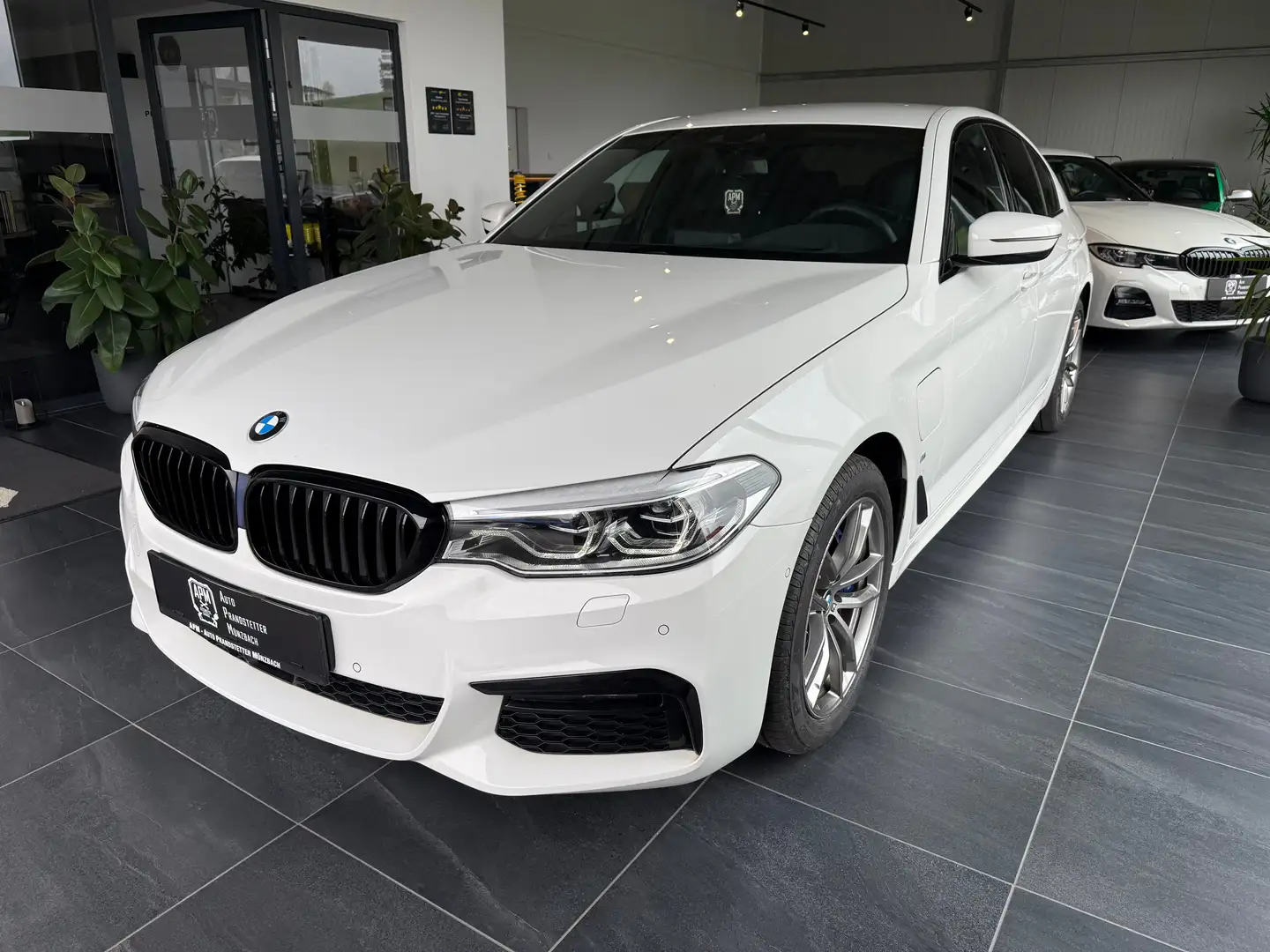 BMW 530 530 e xDrive M Sport Weiß - 1