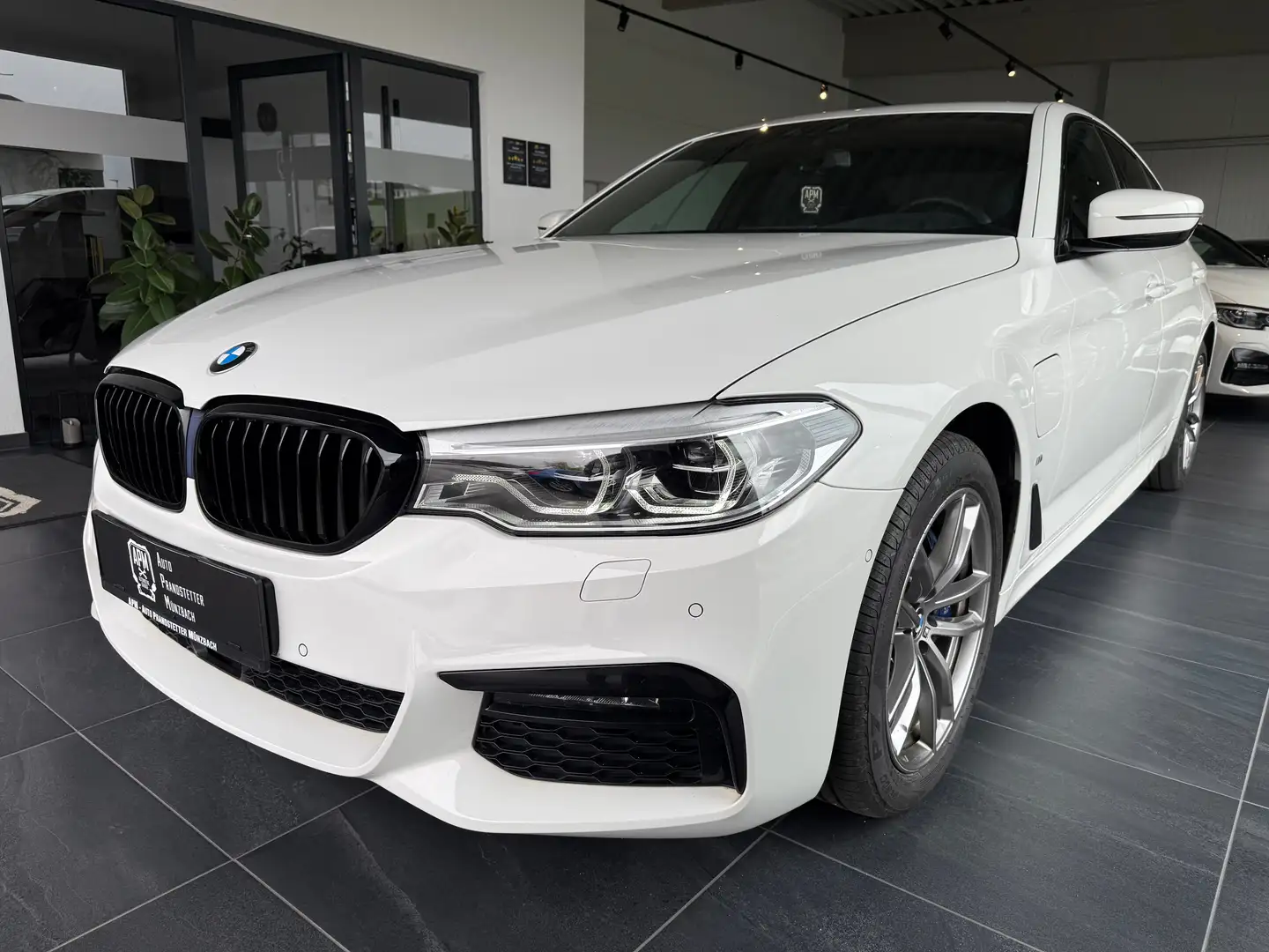 BMW 530 530 e xDrive M Sport Weiß - 2