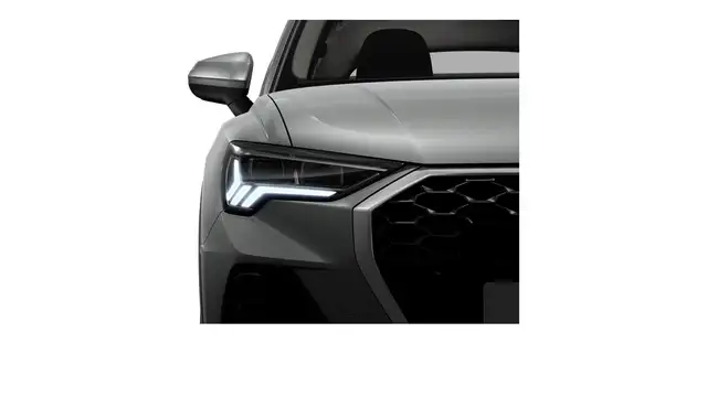 Audi Q3 view 3
