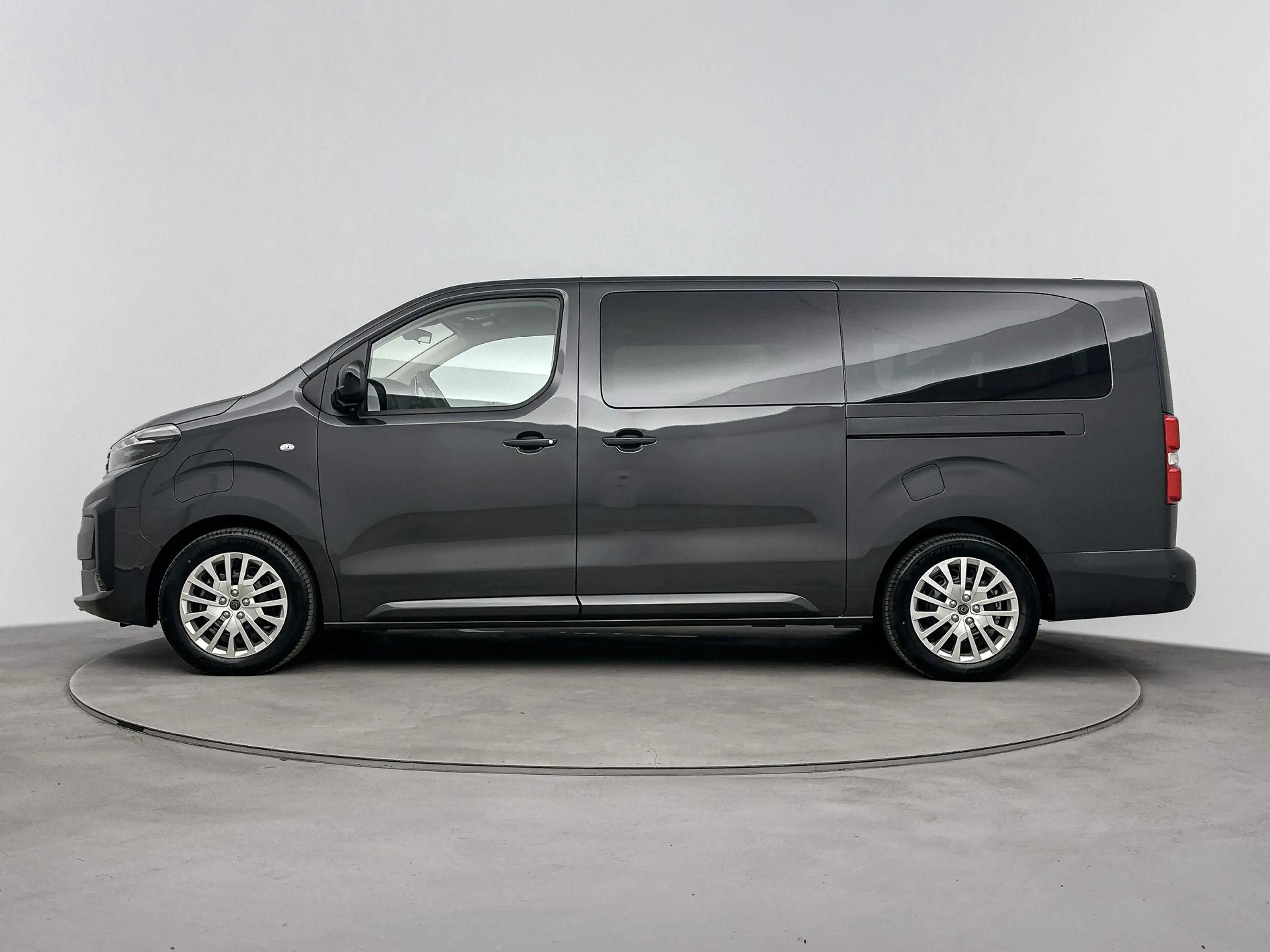 Peugeot e-Traveller 75 kWh | Demo | 8 Personen | Navigatie | Camera | — photo 8