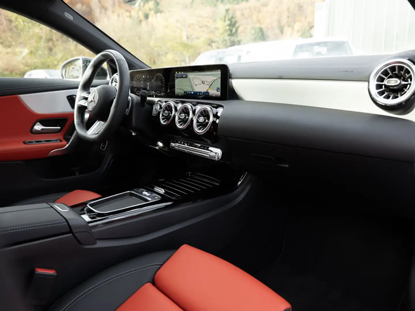 Mercedes-Benz CLA 250 e SB AMG-Sport/360/Pano/Leder/Dist/Night Weiß - 2