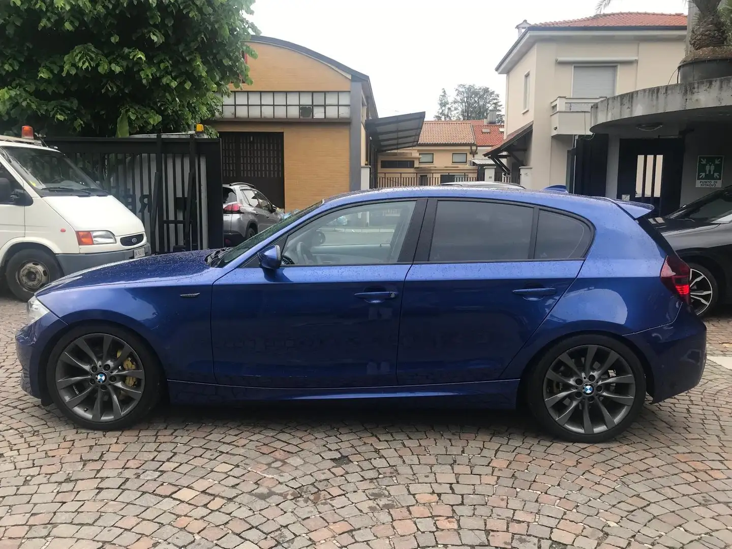 BMW 118 118d 5p 2.0 Attiva 143cv dpf Azul - 2
