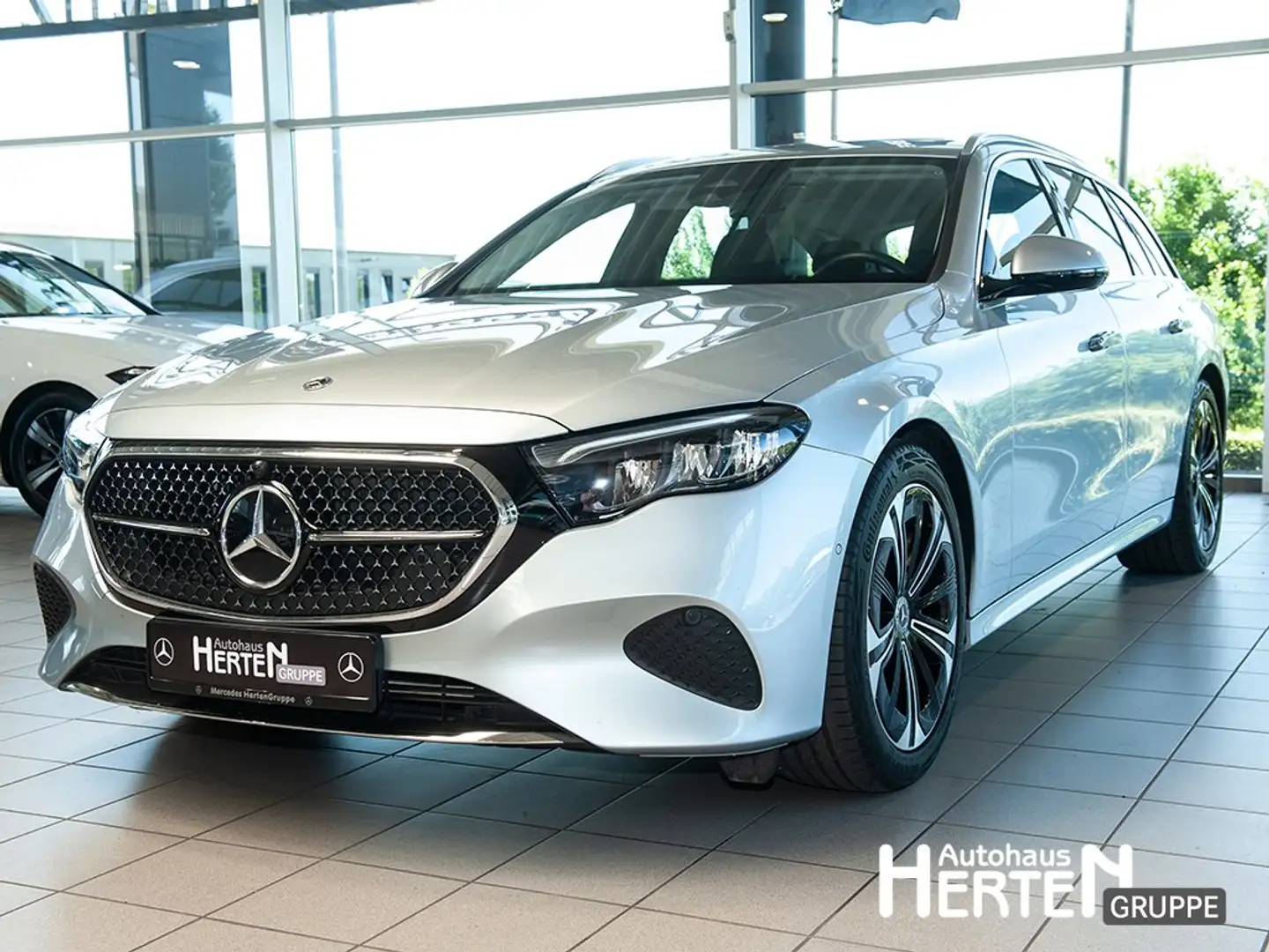 Mercedes-Benz E 300 T de+AVANTGARDE+AHK+KEYLESS+R-KAMERA+LED+ Grau - 1