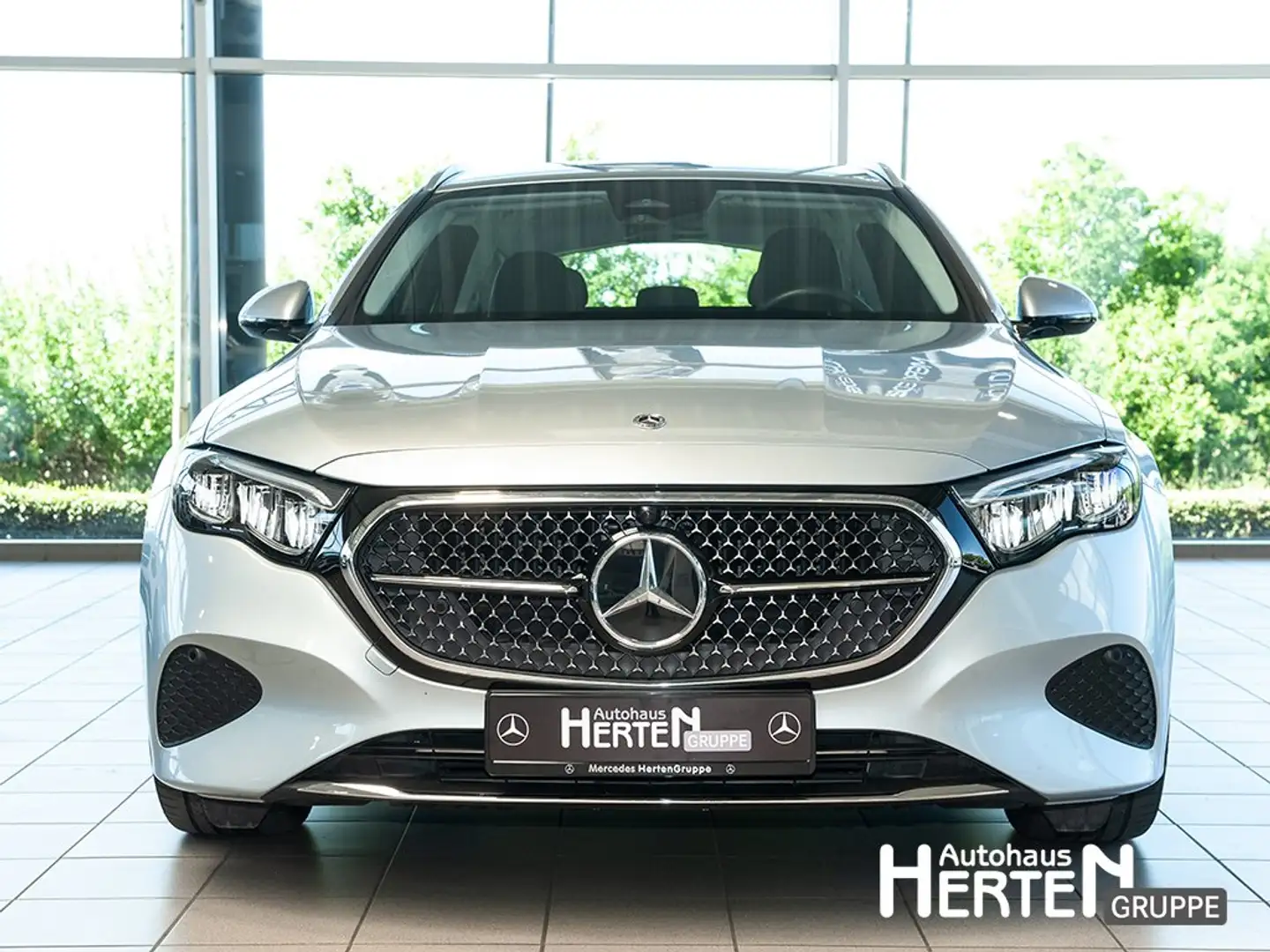 Mercedes-Benz E 300 T de+AVANTGARDE+AHK+KEYLESS+R-KAMERA+LED+ Grau - 2