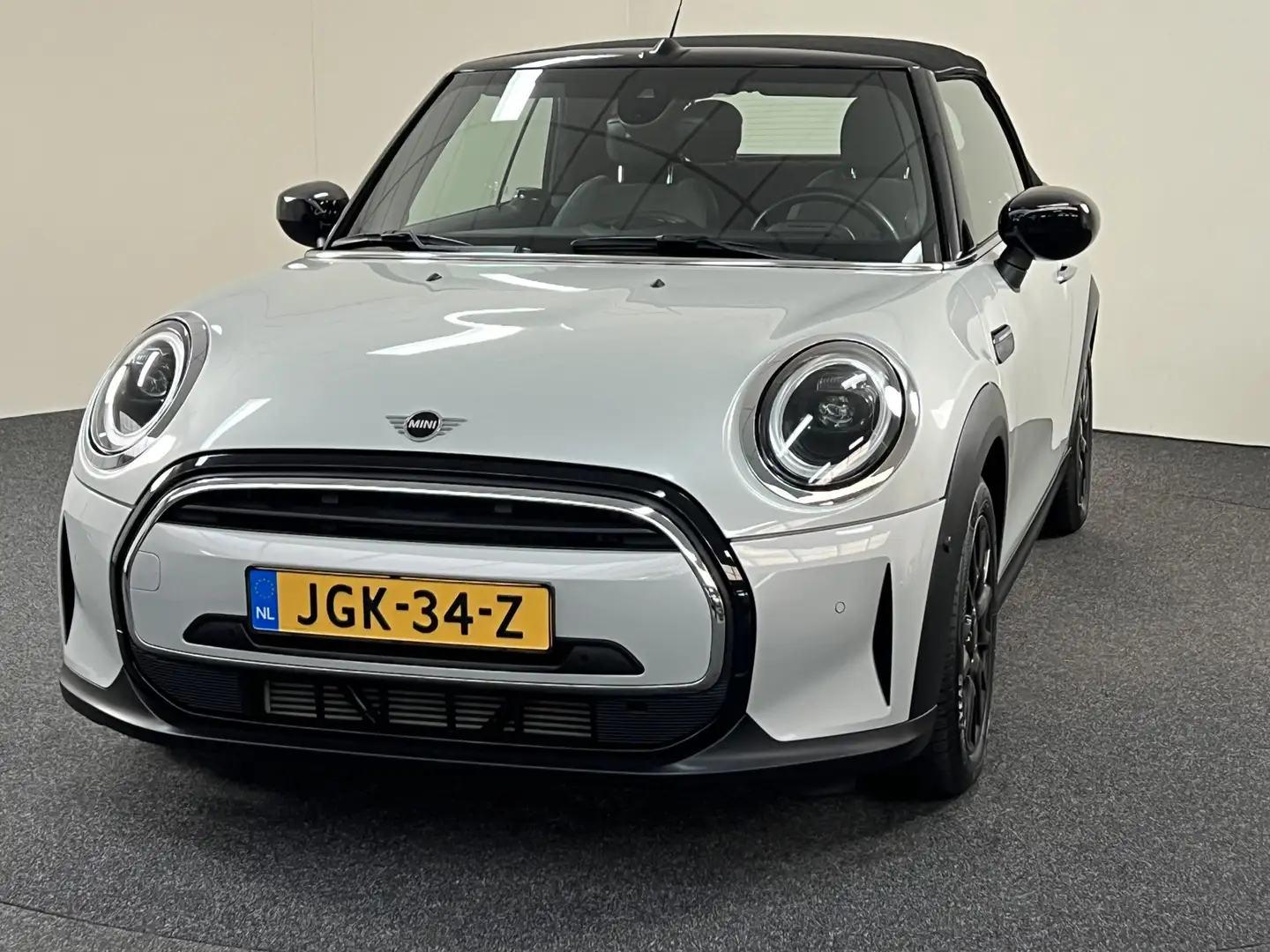 MINI Cooper Cabrio Mini 1.5 Maximise Automaat 136 PK Harmon Cardon / Grijs - 2