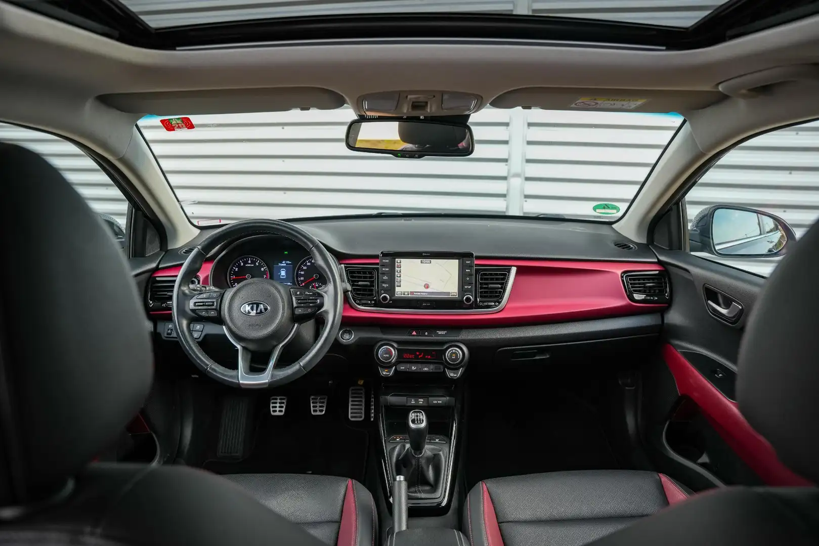 Kia Rio 1.0 TGDI Platinum Edition Camera Navi Keyless DAB+ Zwart - 2