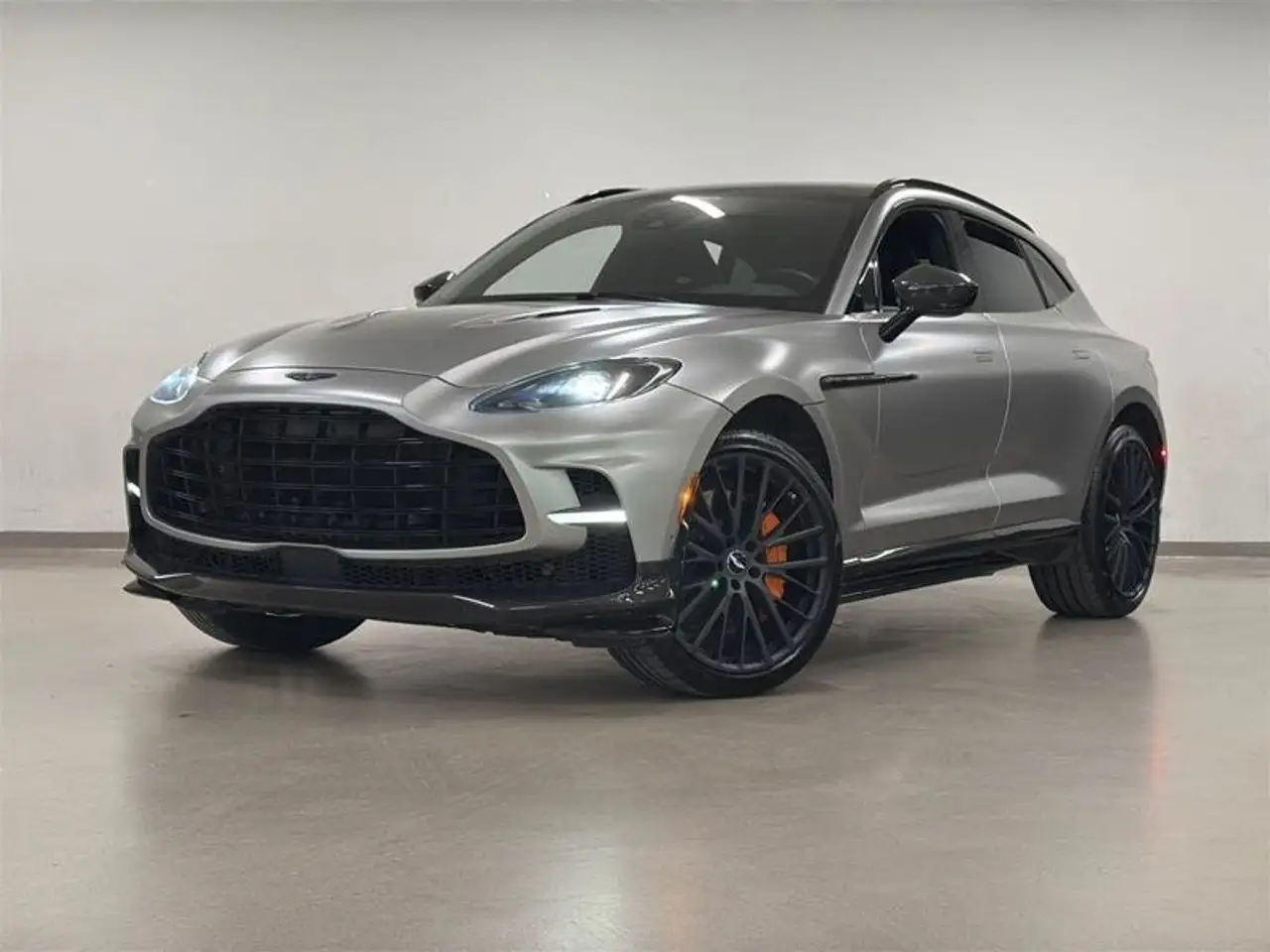 2023 Aston Martin DBX