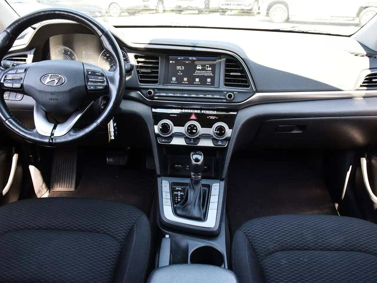 Hyundai ELANTRA снимка Hyundai ELANTRA