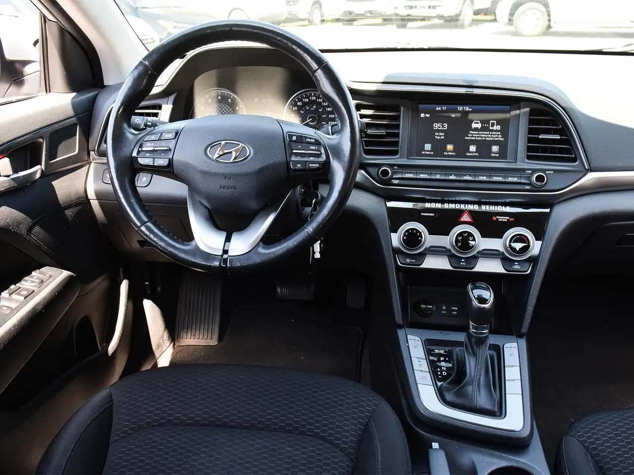 Hyundai ELANTRA снимка Hyundai ELANTRA