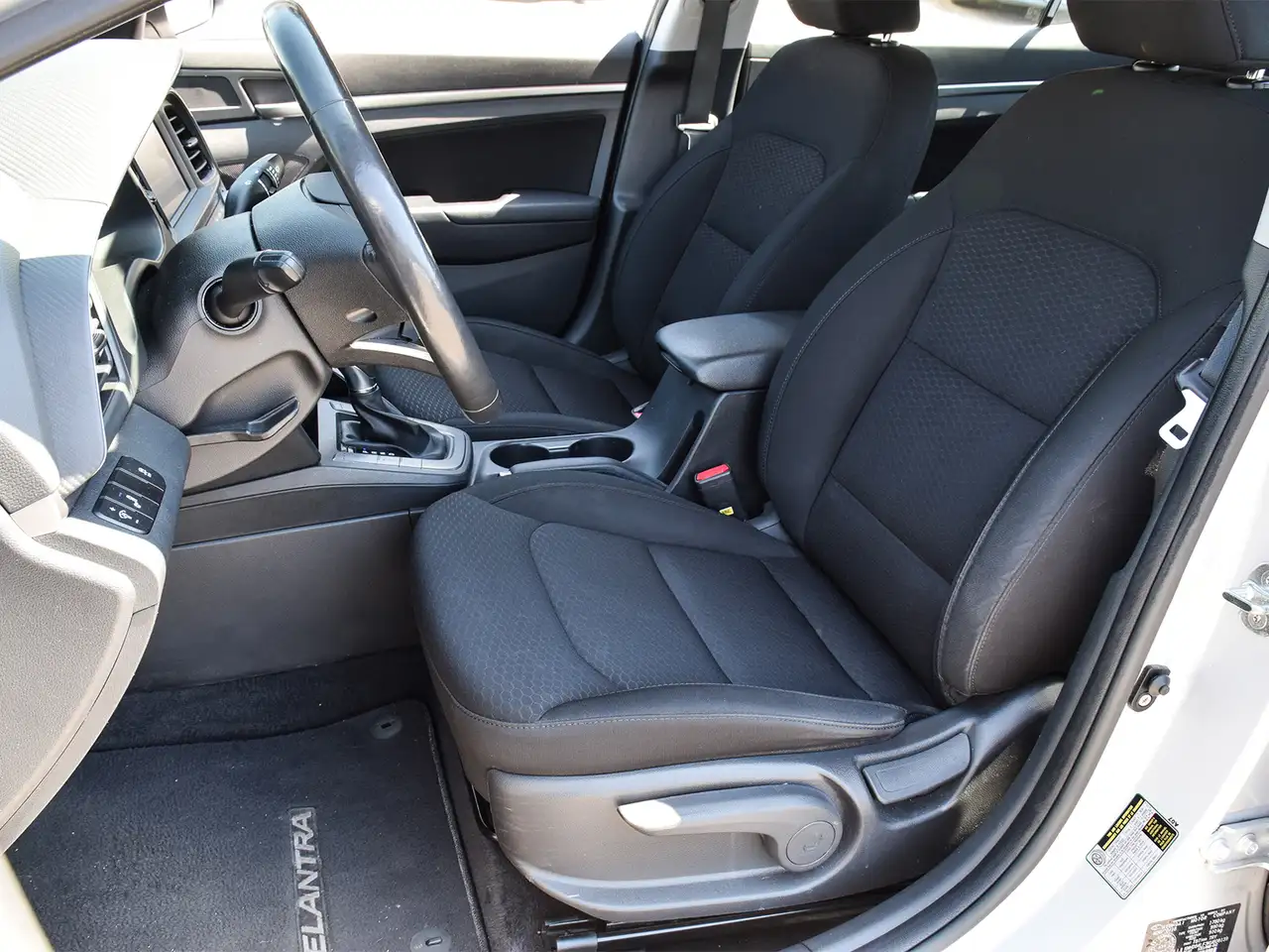 Hyundai ELANTRA снимка Hyundai ELANTRA