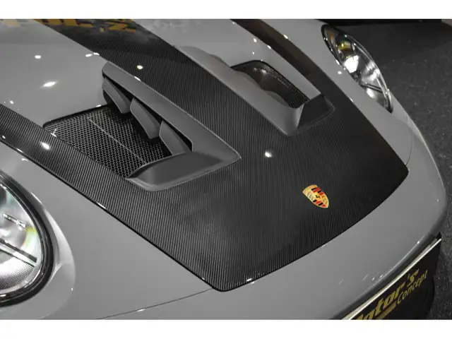 Porsche 992 view 10