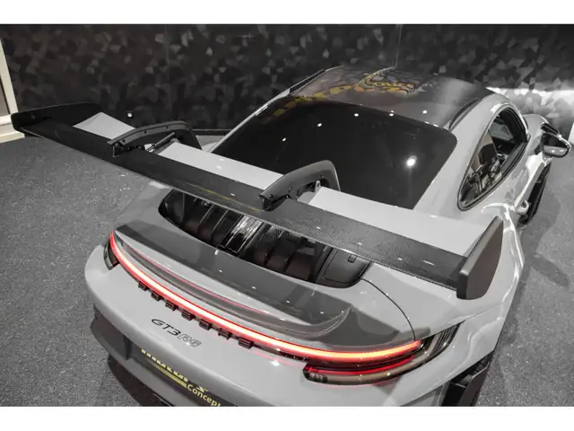 Porsche 992 view 16