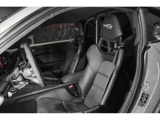 Porsche 992 view 9