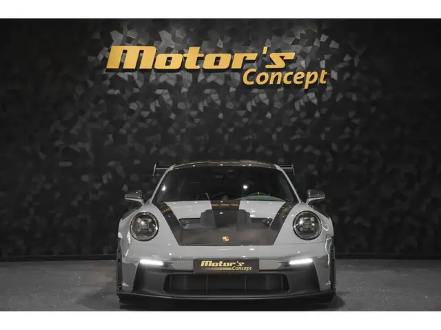 Porsche 992 view 4