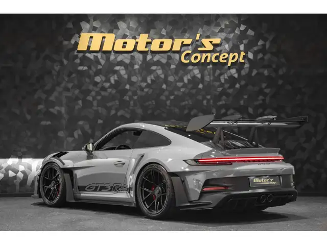 Porsche 992 view 7