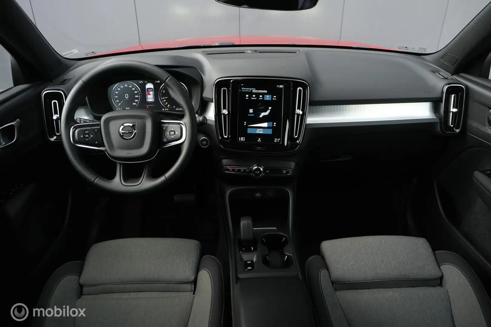 Volvo XC40 1.5 T2 Business Pro | Trekhaak | Camera | Lage KM Oranje - 2