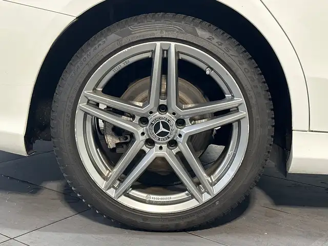 Mercedes-Benz C-Class view 3