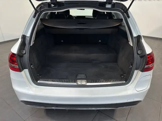 Mercedes-Benz 300 view 6