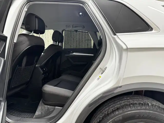 Audi Q5 view 10
