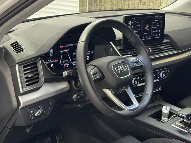 Audi Q5 view 9