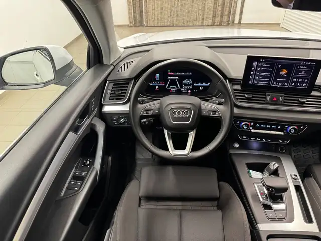 Audi Q5 view 12