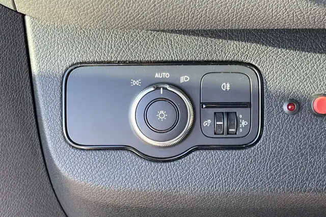 Mercedes-Benz Sprinter view 17