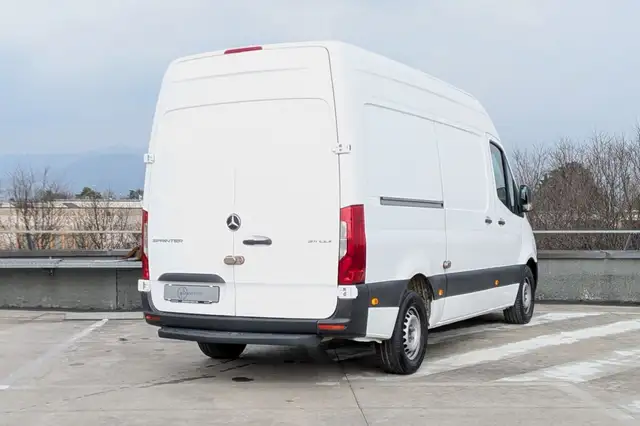 Mercedes-Benz Sprinter view 6