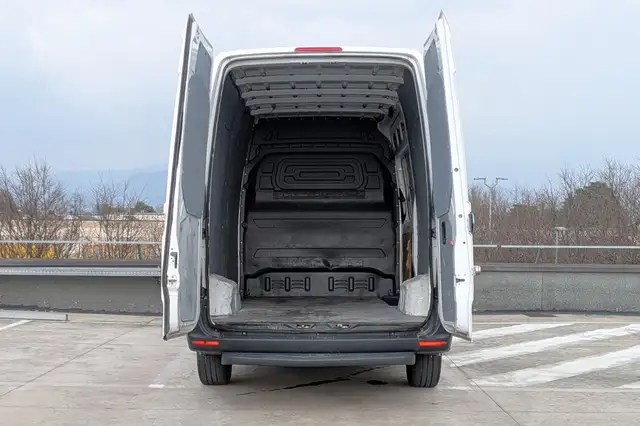 Mercedes-Benz Sprinter view 8