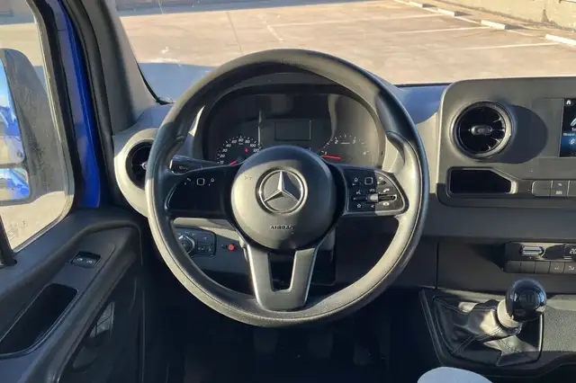 Mercedes-Benz Sprinter view 12