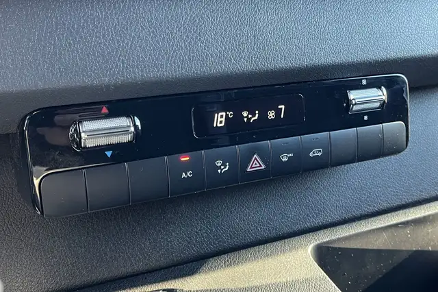 Mercedes-Benz Sprinter view 15