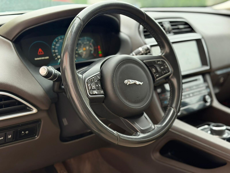 Jaguar F-Pace 20d AWD Prestige Aut. — photo 12