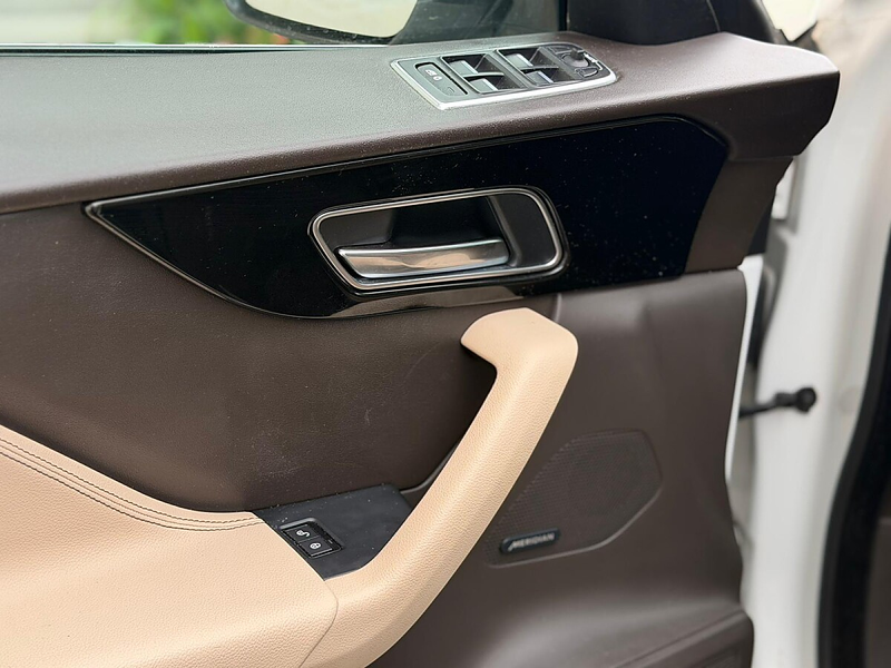 Jaguar F-Pace 20d AWD Prestige Aut. — photo 9